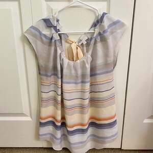 LC LAUREN CONRAD Beautiful Semi Sheer Flattering Scoop Neck Blouse Size L